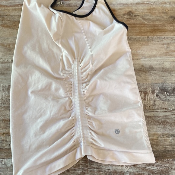 Lululemon tank - Picture 4 of 8